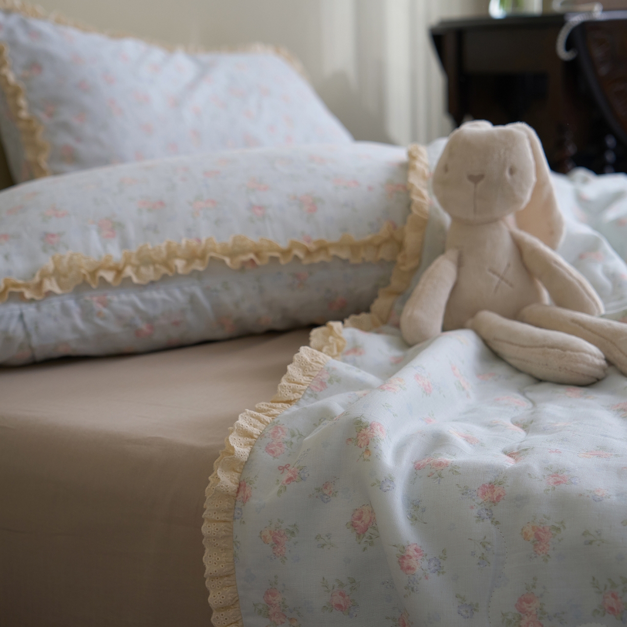 91家纺网 家纺一手货源 找家纺 洋铭区（原狠狠爱） 2026新款双层纱皱皱花边夏被夏凉被空调被三件套 知韵兰花