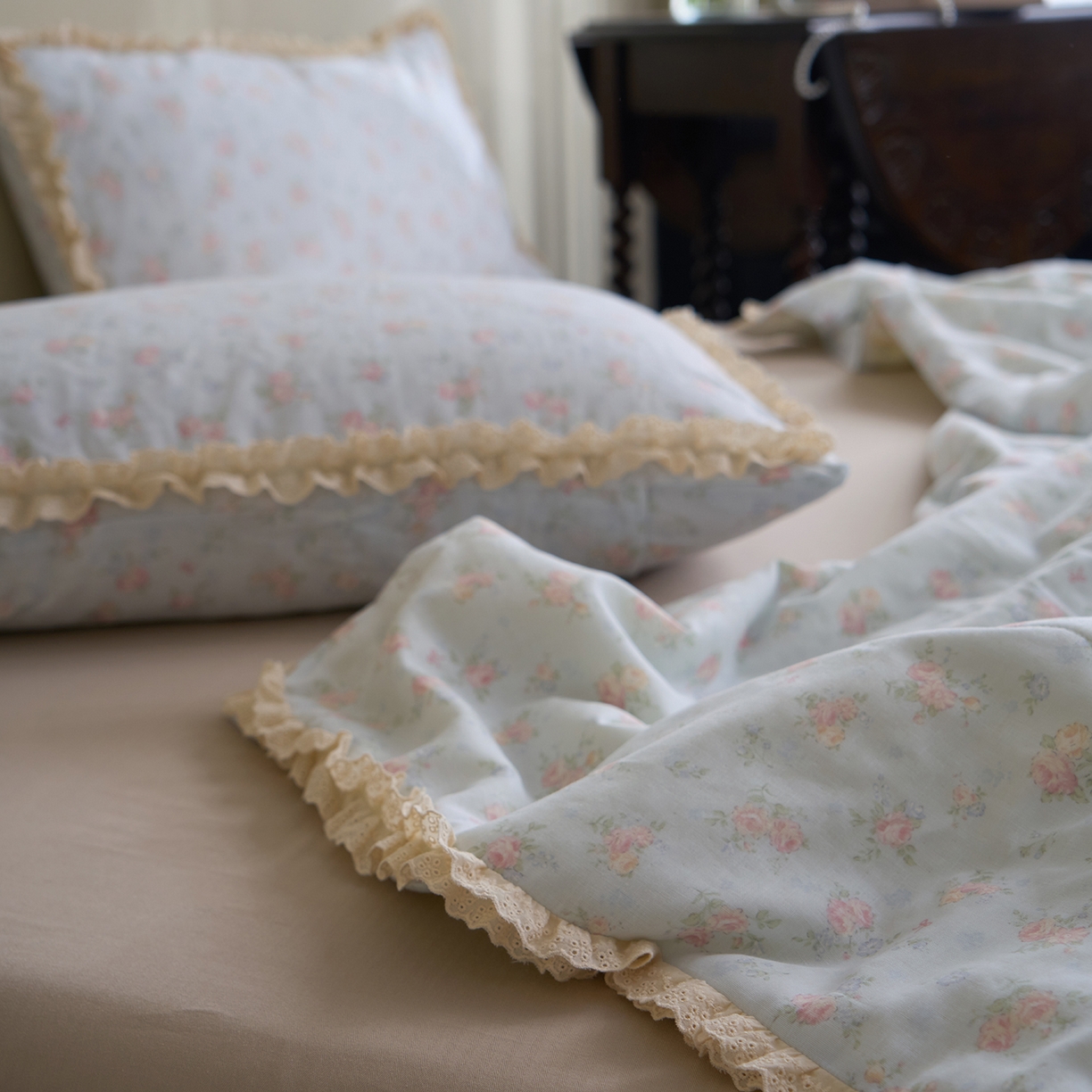 91家纺网 家纺一手货源 找家纺 洋铭区（原狠狠爱） 2026新款双层纱皱皱花边夏被夏凉被空调被三件套 知韵兰花