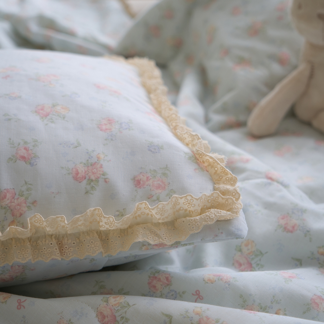 91家纺网 家纺一手货源 找家纺 洋铭区（原狠狠爱） 2026新款双层纱皱皱花边夏被夏凉被空调被三件套 知韵兰花