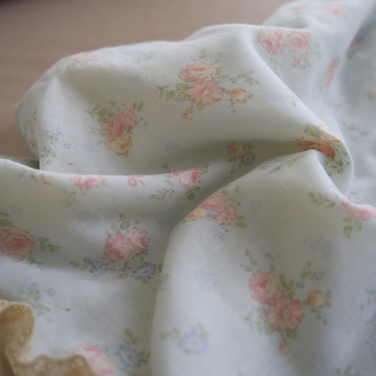 91家纺网 家纺一手货源 找家纺 洋铭区（原狠狠爱） 2026新款双层纱皱皱花边夏被夏凉被空调被三件套 知韵兰花