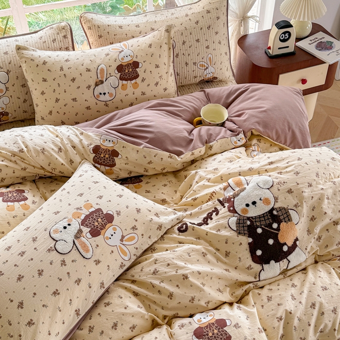 91家纺网 家纺一手货源 找家纺 恋佳居 2026新款毛巾绣古法棉床笠床盖四件套 花兔小叙