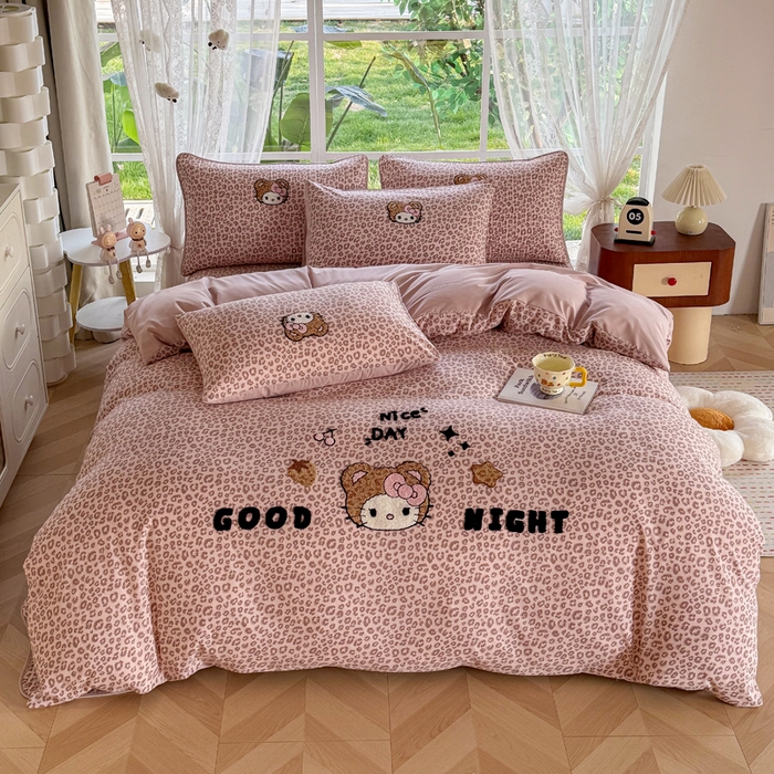 91家纺网 家纺一手货源 找家纺 恋佳居 2026新款毛巾绣古法棉床笠床盖四件套 粉豹甜猫