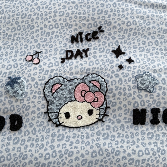 91家纺网 家纺一手货源 找家纺 恋佳居 2026新款毛巾绣古法棉床笠床盖四件套 蓝酷豹猫