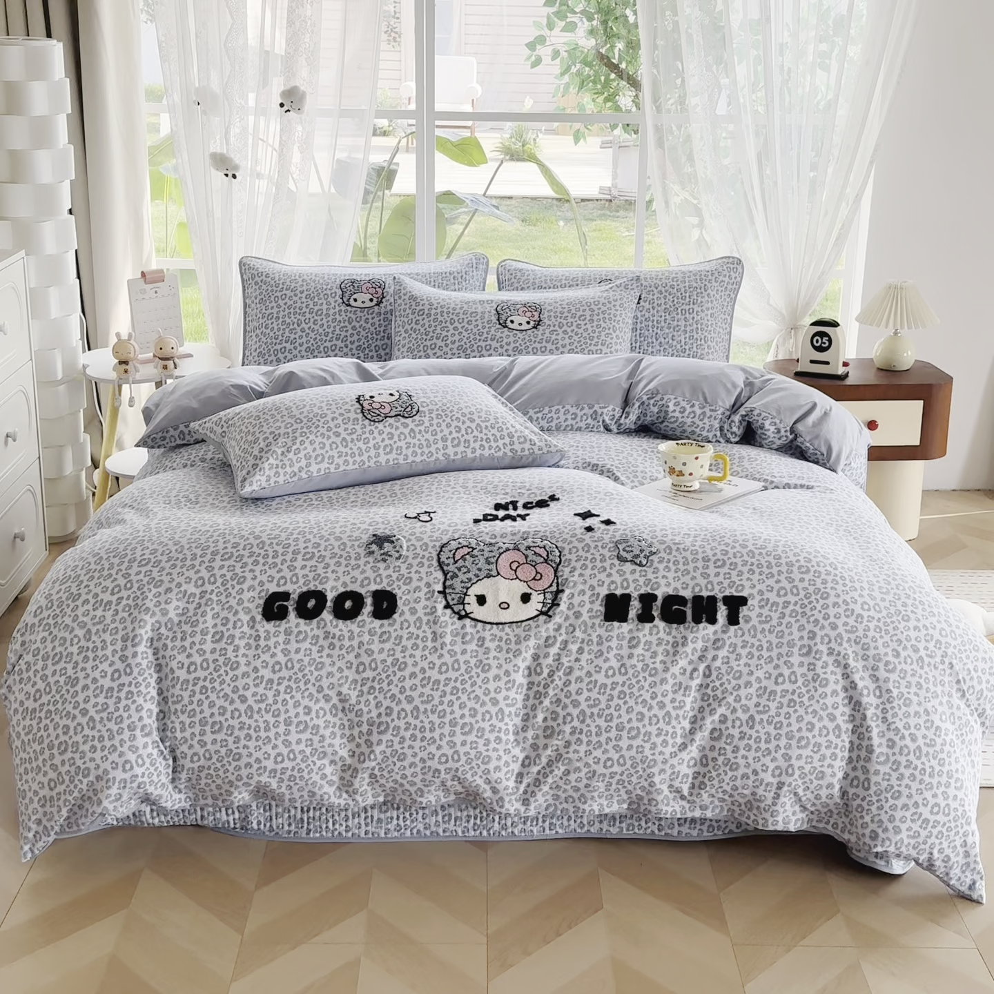 91家纺网 家纺一手货源 找家纺 恋佳居 2026新款毛巾绣古法棉床笠床盖四件套 蓝酷豹猫