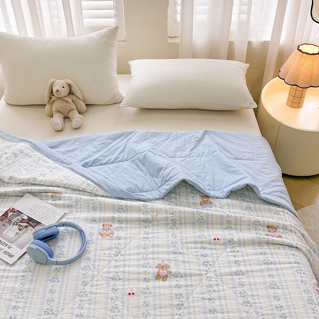 91家纺网 家纺一手货源 找家纺 魅图家纺 2026新款泡芙纱新疆棉花夏被 纯宅熊