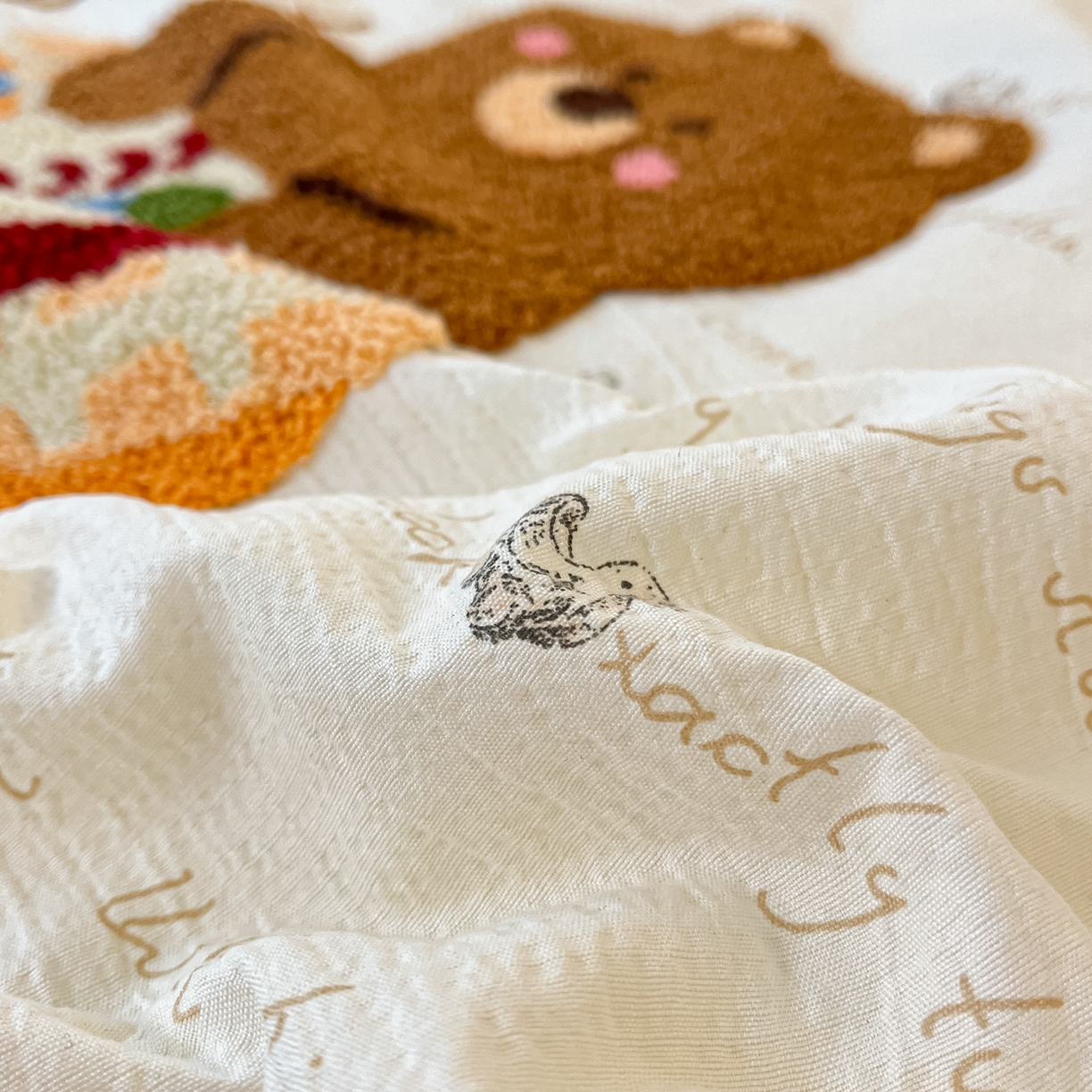 91家纺网 家纺一手货源 找家纺 老帅的工厂店 2026新款云感双层纱毛巾绣床盖单品床盖床盖单件 绘本小熊