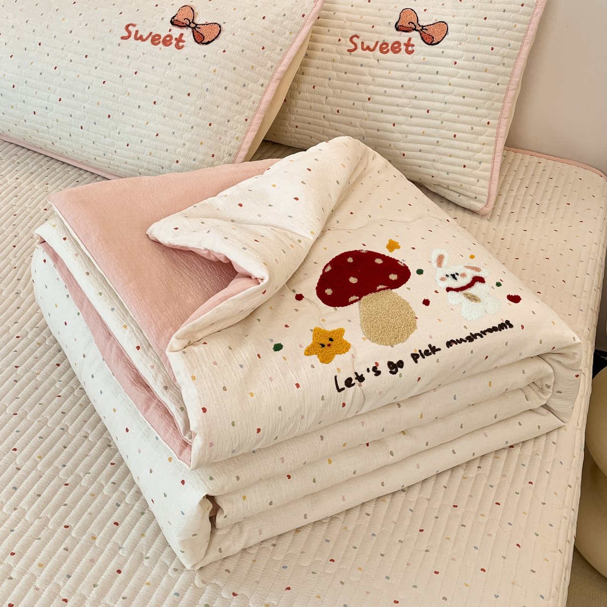 91家纺网 家纺一手货源 找家纺 老帅的工厂店 2026新款云感双层纱毛巾绣床盖单品床盖床盖单件 蘑菇屋