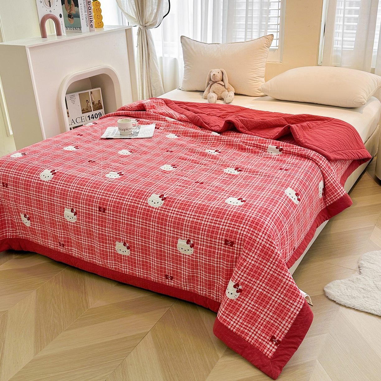 91家纺网 家纺一手货源 找家纺 魅图家纺 2026新款泡芙纱新疆棉花夏被 红格小猫