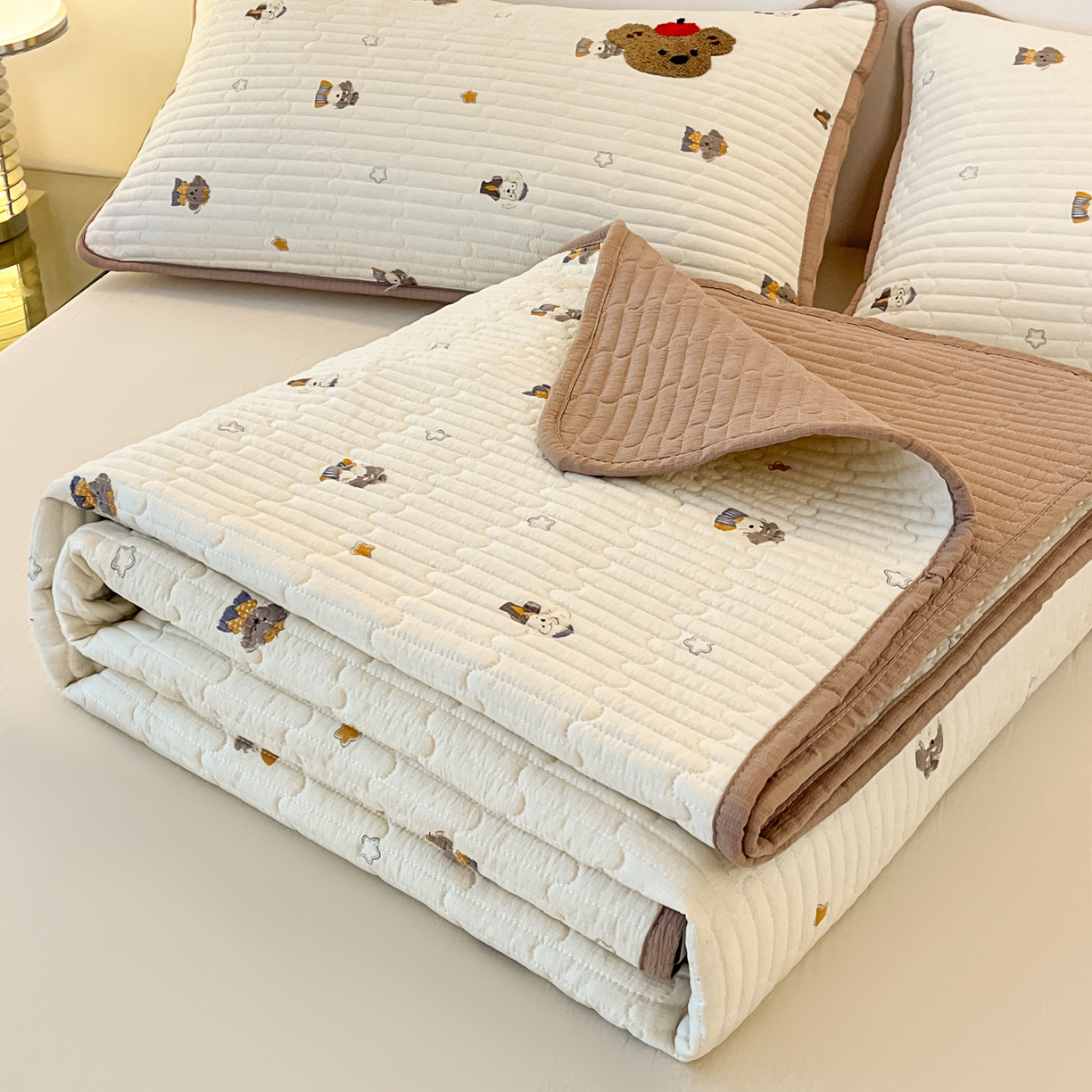 91家纺网 家纺一手货源 找家纺 老帅的工厂店 2026新款云感双层纱毛巾绣床盖单品床盖床盖单件 小狗滑板日