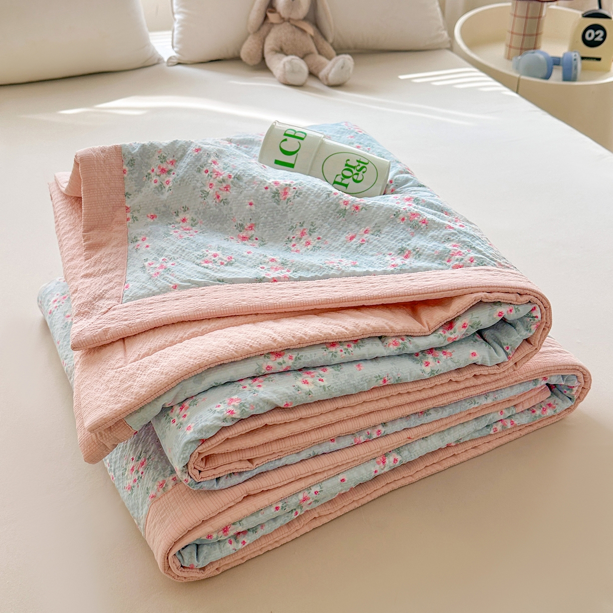 91家纺网 家纺一手货源 找家纺 魅图家纺 2026新款泡芙纱新疆棉花夏被 夜寄梨诗