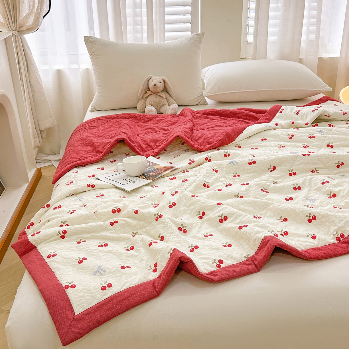 91家纺网 家纺一手货源 找家纺 魅图家纺 2026新款泡芙纱新疆棉花夏被 樱桃笔记