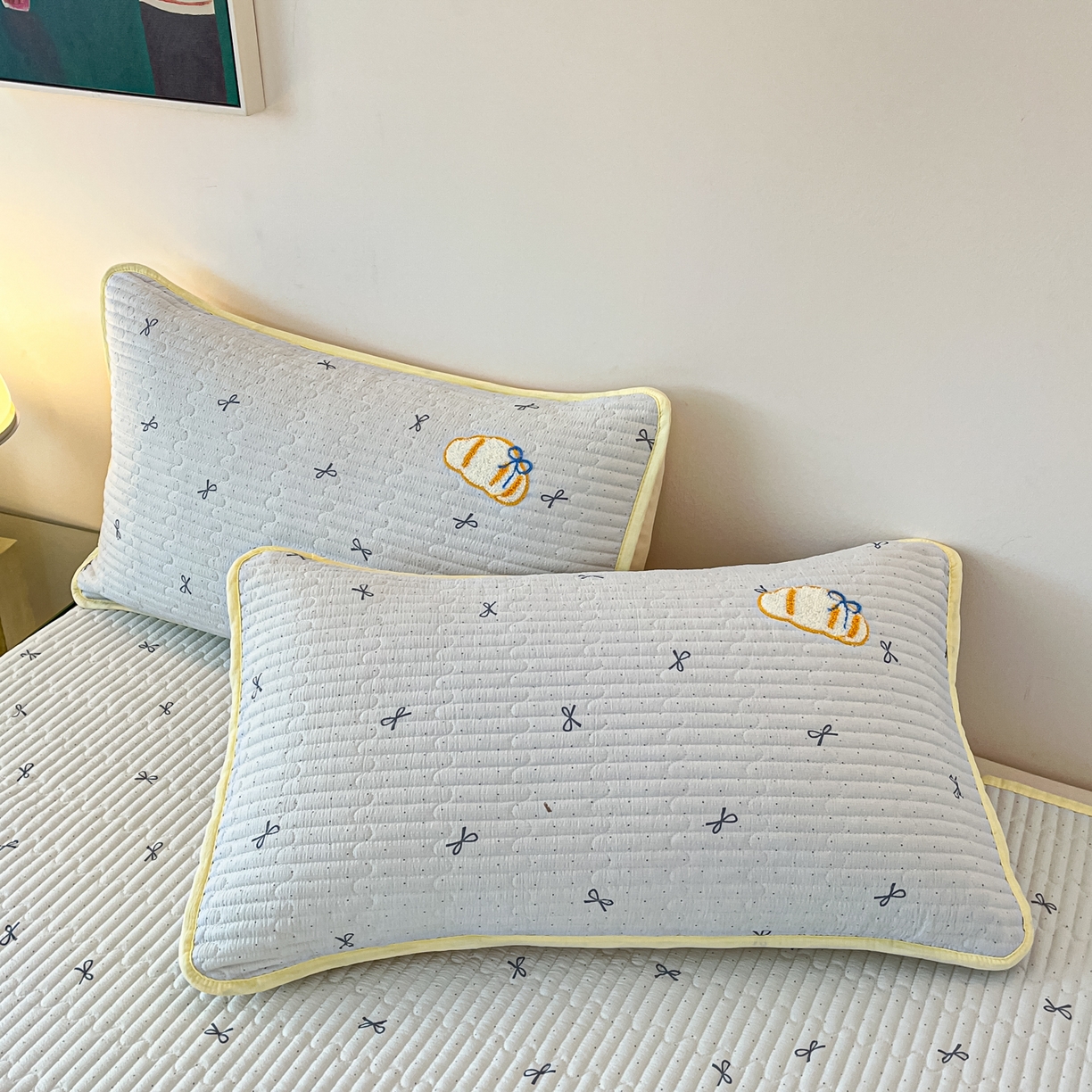 91家纺网 家纺一手货源 找家纺 老帅的工厂店 2026新款云感双层纱毛巾绣床盖单品床盖床盖单件 小熊牛仔包