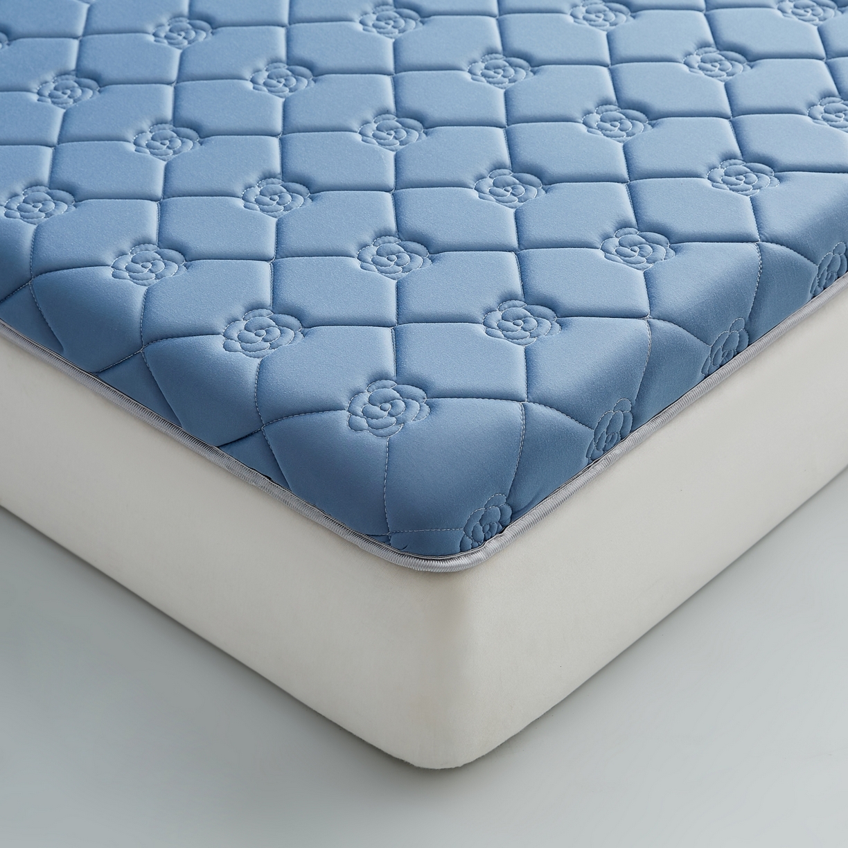 91家纺网 家纺一手货源 找家纺 优莱床垫 2026新款乳胶抗压棉玫瑰单边床垫 玫瑰蓝单边