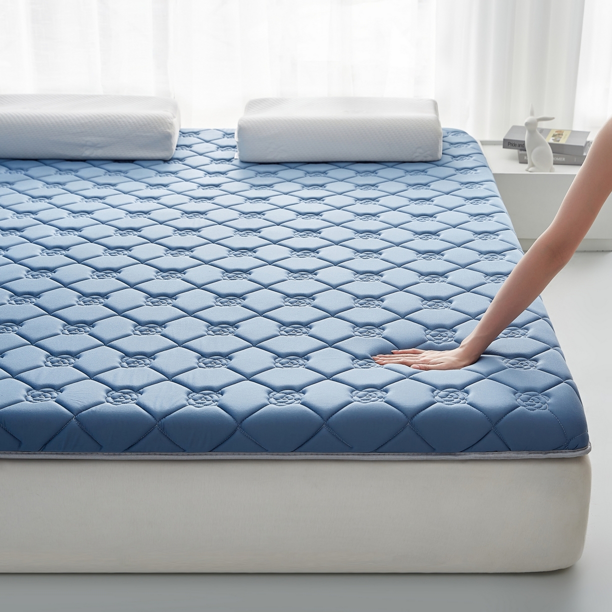 91家纺网 家纺一手货源 找家纺 优莱床垫 2026新款乳胶抗压棉玫瑰单边床垫 玫瑰蓝单边