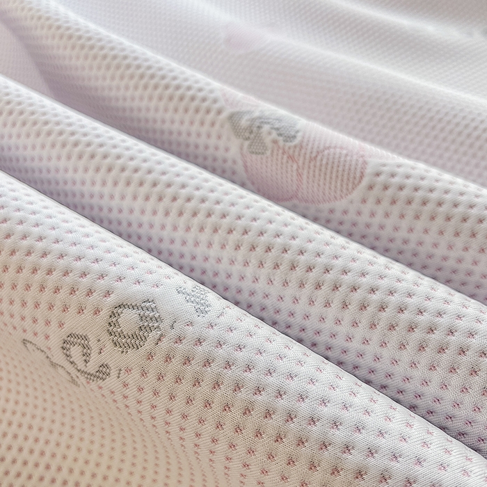 91家纺网 家纺一手货源 找家纺 柏薇 2026新款A类乙纶PE卡通刺绣凉豆豆席 小红书爆款 萌熊星语-粉