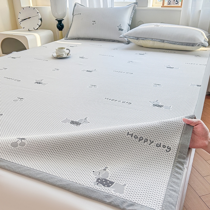 91家纺网 家纺一手货源 找家纺 柏薇 2026新款A类乙纶PE卡通刺绣凉豆豆席 小红书爆款 樱桃狗-灰