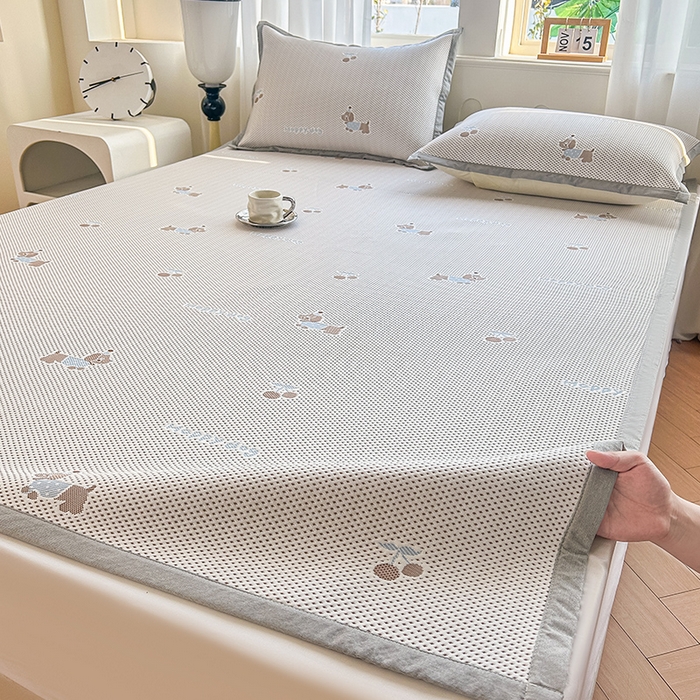 91家纺网 家纺一手货源 找家纺 柏薇 2026新款A类乙纶PE卡通刺绣凉豆豆席 小红书爆款 樱桃狗-咖