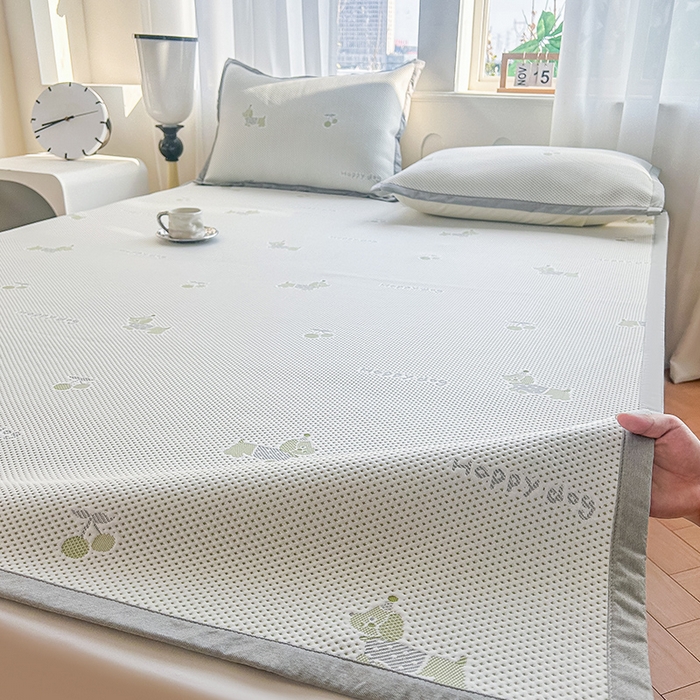 91家纺网 家纺一手货源 找家纺 柏薇 2026新款A类乙纶PE卡通刺绣凉豆豆席 小红书爆款 樱桃狗-绿