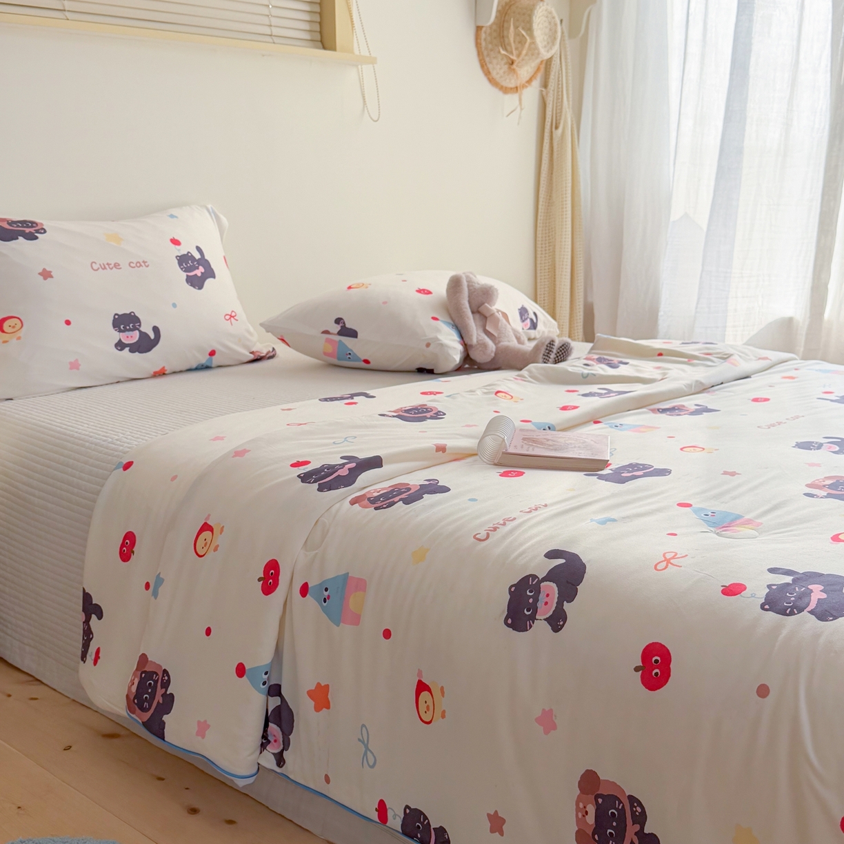 91家纺网 家纺一手货源 找家纺 暖生活 2026春夏新款A类牛奶针织棉夏被夏凉被空调被 红果小黑喵