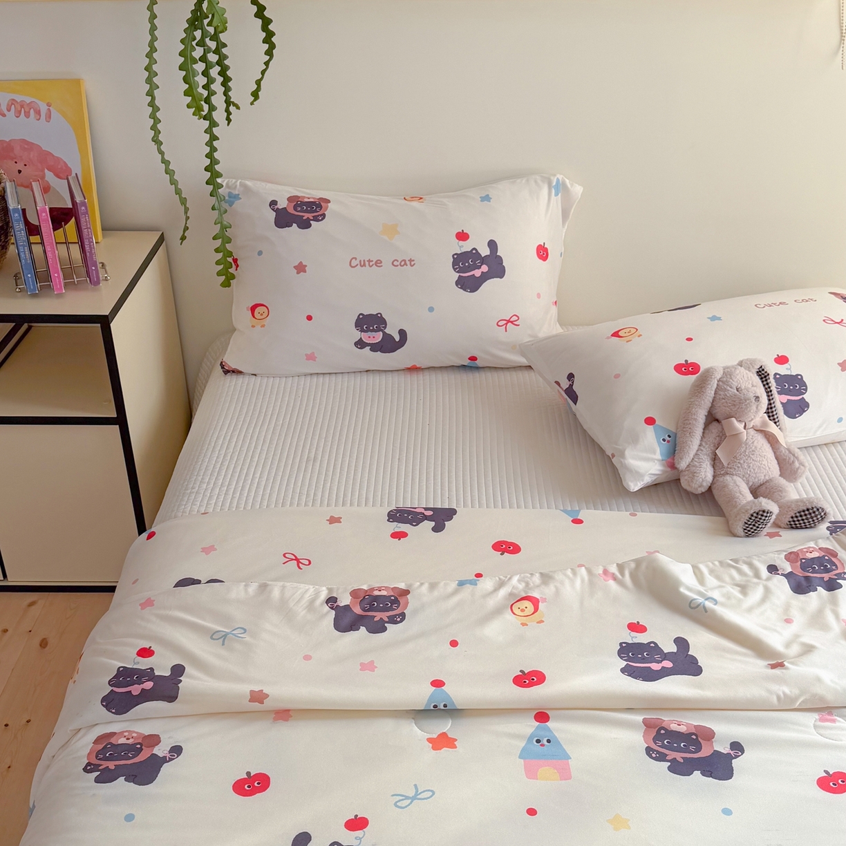 91家纺网 家纺一手货源 找家纺 暖生活 2026春夏新款A类牛奶针织棉夏被夏凉被空调被 红果小黑喵