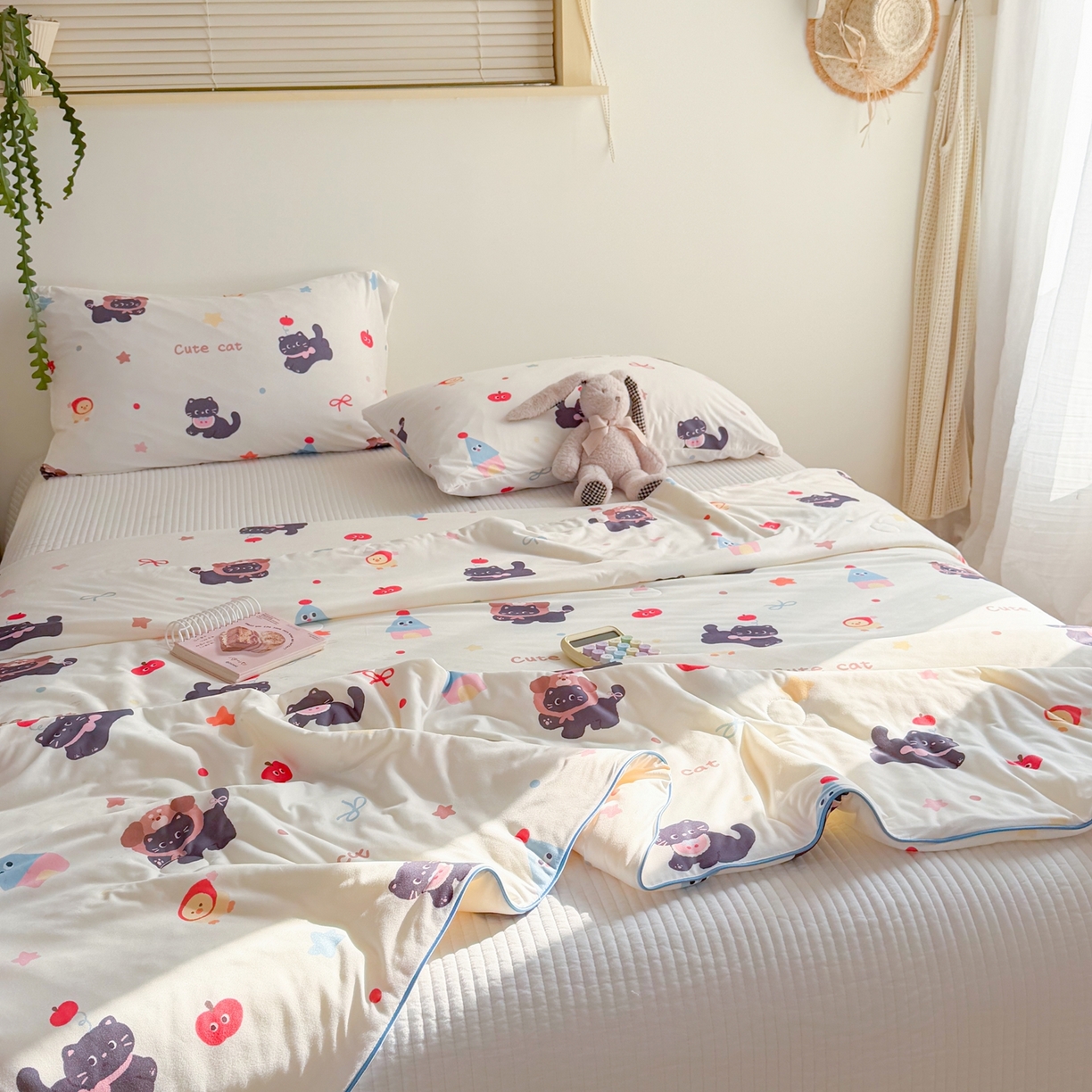 91家纺网 家纺一手货源 找家纺 暖生活 2026春夏新款A类牛奶针织棉夏被夏凉被空调被 红果小黑喵