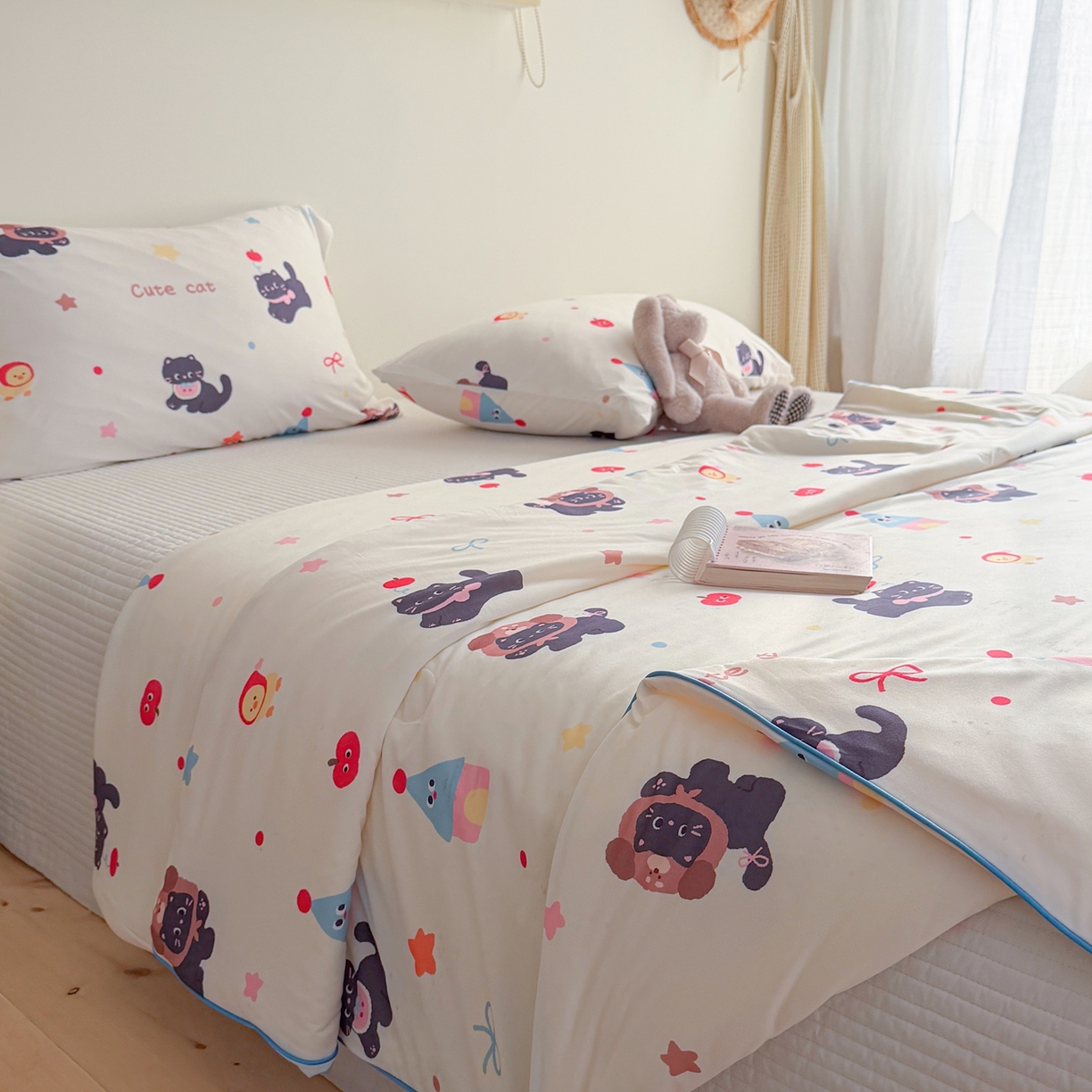 91家纺网 家纺一手货源 找家纺 暖生活 2026春夏新款A类牛奶针织棉夏被夏凉被空调被 红果小黑喵