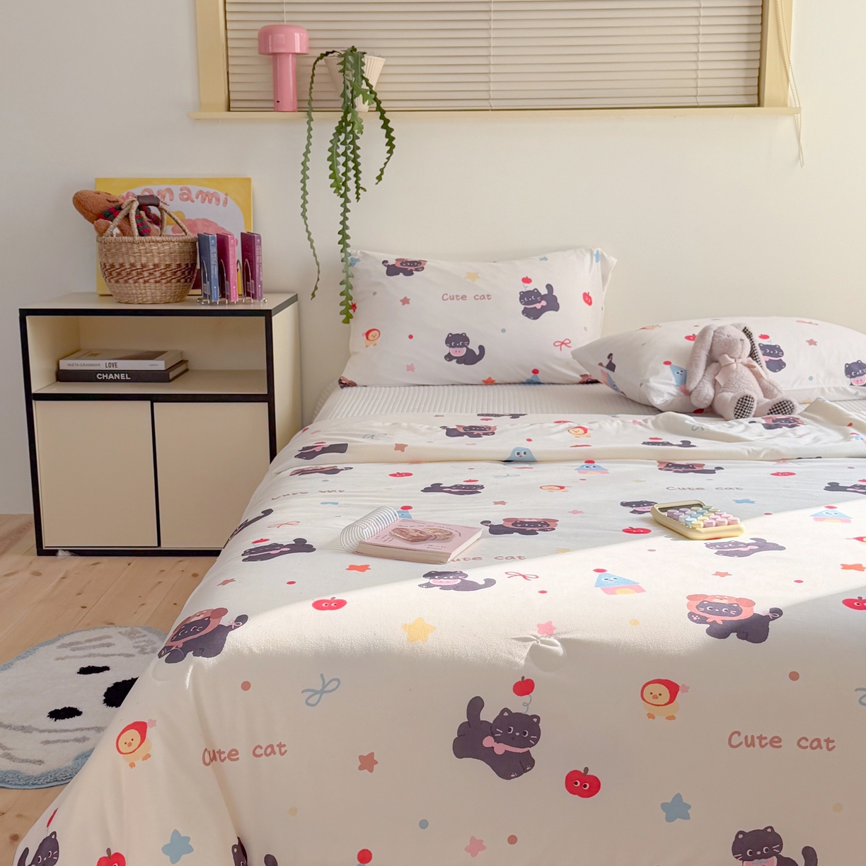 91家纺网 家纺一手货源 找家纺 暖生活 2026春夏新款A类牛奶针织棉夏被夏凉被空调被 红果小黑喵