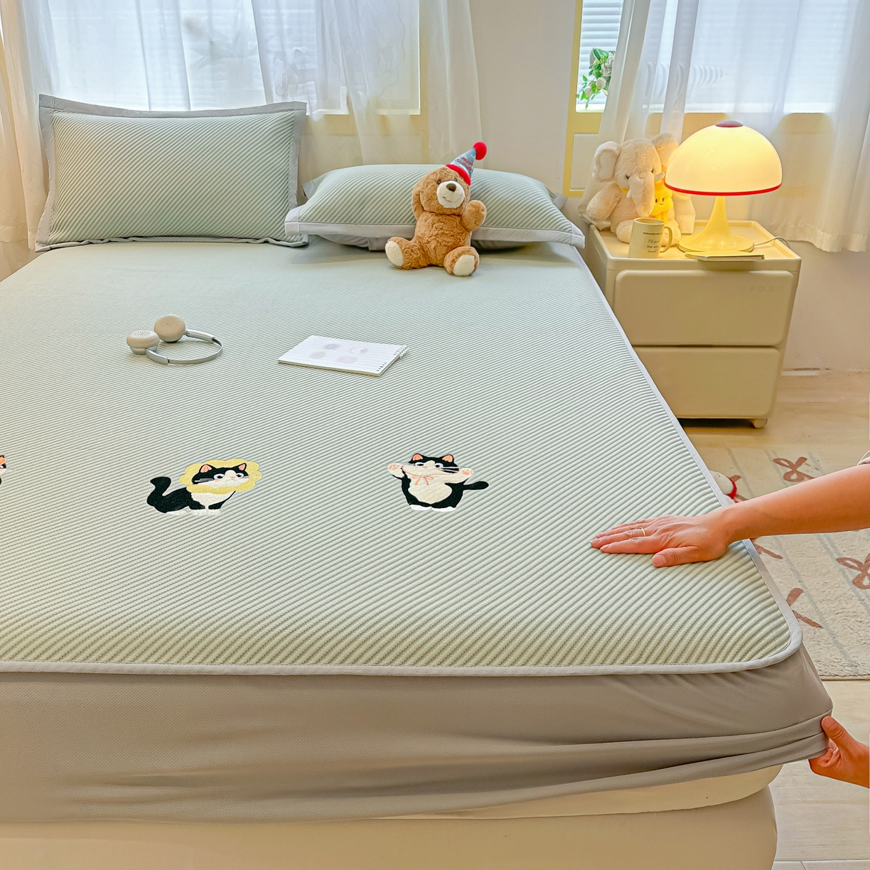 91家纺网 家纺一手货源 找家纺 （总）多乐家纺 2026新款PE提花斜纹凉感豆豆卡通刺绣大包边复合凉席