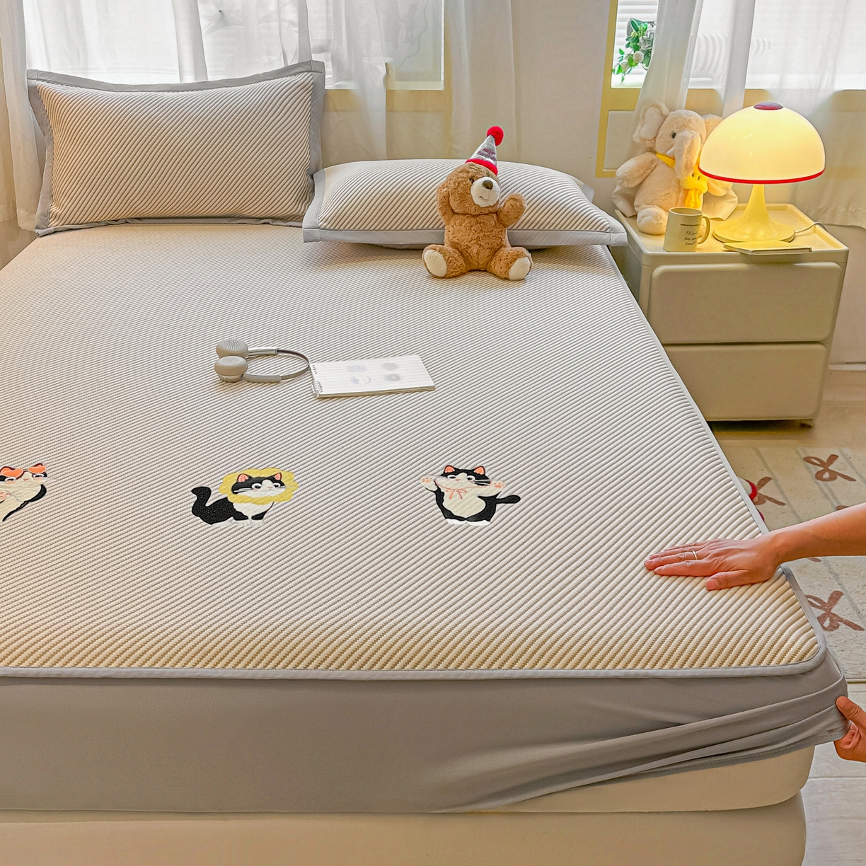 91家纺网 家纺一手货源 找家纺 （总）多乐家纺 2026新款PE提花斜纹凉感豆豆卡通刺绣大包边复合凉席