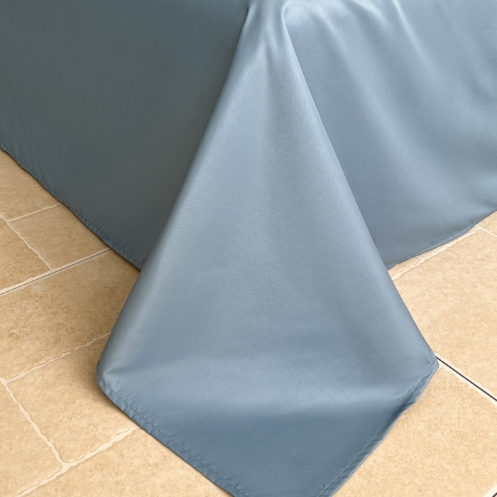 91家纺网 家纺一手货源 找家纺 金牛座家纺 2026新款高克重细斜纹丝柔质感亲肤数码印花宽边四件套-秘境系列 秘境-精致蓝