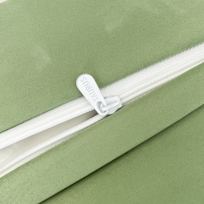 91家纺网 家纺一手货源 找家纺 金牛座家纺 2026新款高克重细斜纹丝柔质感亲肤数码印花宽边四件套-秘境系列 秘境-橄榄绿