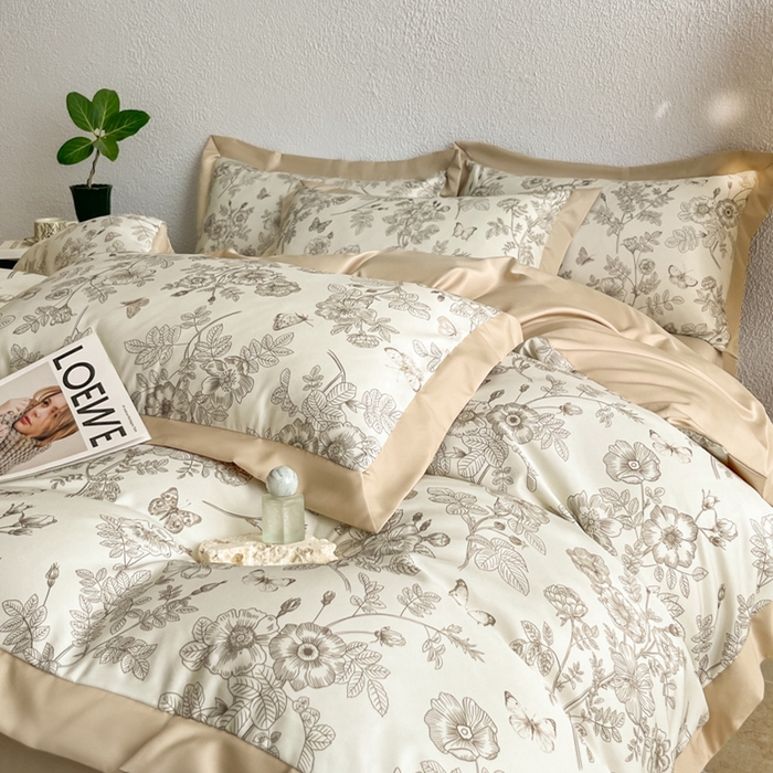 91家纺网 家纺一手货源 找家纺 金牛座家纺 2026新款高克重细斜纹丝柔质感亲肤数码印花宽边四件套-秘境系列 秘境-香槟