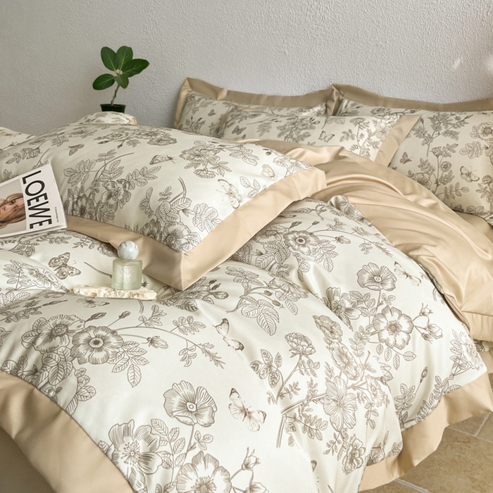 91家纺网 家纺一手货源 找家纺 金牛座家纺 2026新款高克重细斜纹丝柔质感亲肤数码印花宽边四件套-秘境系列 秘境-香槟