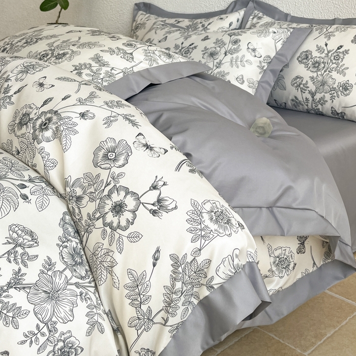 91家纺网 家纺一手货源 找家纺 金牛座家纺 2026新款高克重细斜纹丝柔质感亲肤数码印花宽边四件套-秘境系列 秘境-灰