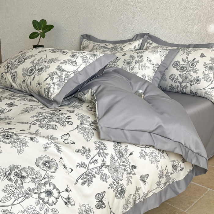 91家纺网 家纺一手货源 找家纺 金牛座家纺 2026新款高克重细斜纹丝柔质感亲肤数码印花宽边四件套-秘境系列 秘境-灰