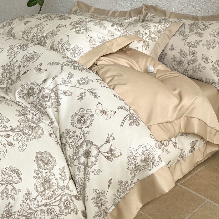 91家纺网 家纺一手货源 找家纺 金牛座家纺 2026新款高克重细斜纹丝柔质感亲肤数码印花宽边四件套-秘境系列 秘境-香槟