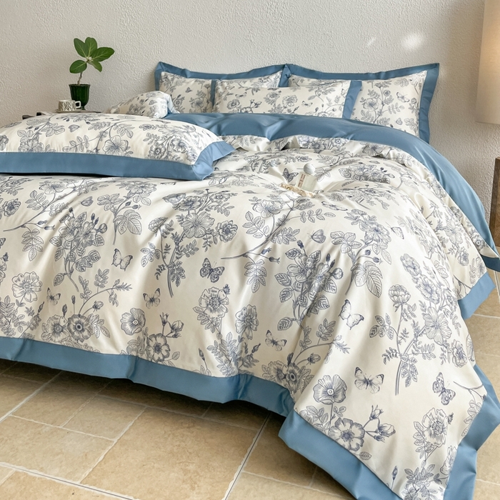 91家纺网 家纺一手货源 找家纺 金牛座家纺 2026新款高克重细斜纹丝柔质感亲肤数码印花宽边四件套-秘境系列 秘境-精致蓝