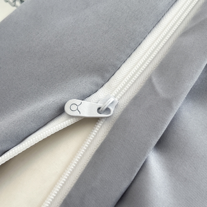 91家纺网 家纺一手货源 找家纺 金牛座家纺 2026新款高克重细斜纹丝柔质感亲肤数码印花宽边四件套-秘境系列 秘境-灰