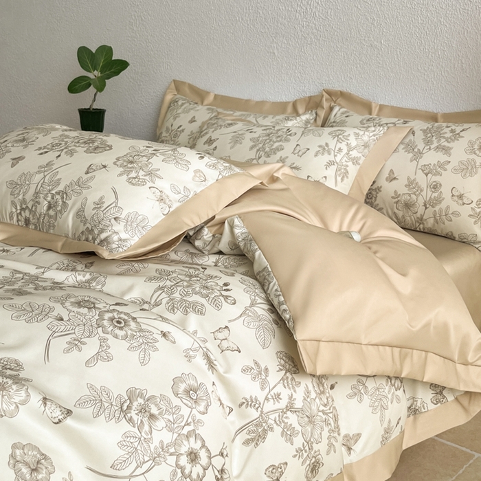 91家纺网 家纺一手货源 找家纺 金牛座家纺 2026新款高克重细斜纹丝柔质感亲肤数码印花宽边四件套-秘境系列 秘境-香槟