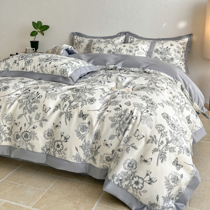 91家纺网 家纺一手货源 找家纺 金牛座家纺 2026新款高克重细斜纹丝柔质感亲肤数码印花宽边四件套-秘境系列 秘境-灰