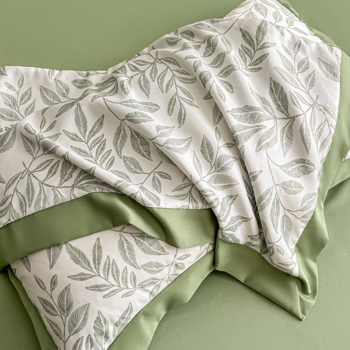 91家纺网 家纺一手货源 找家纺 金牛座家纺 2026新款高克重细斜纹丝柔质感亲肤数码印花宽边四件套-叶舞系列 叶舞-橄榄绿
