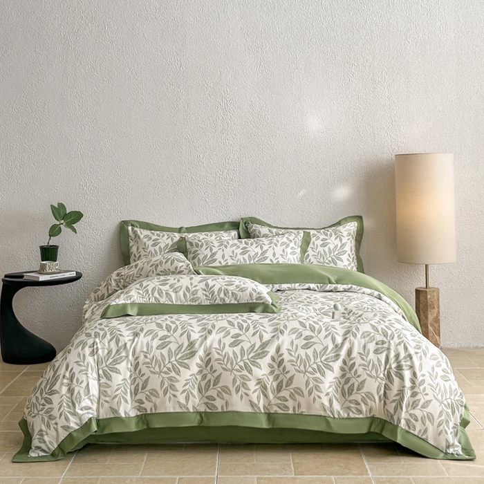 91家纺网 家纺一手货源 找家纺 金牛座家纺 2026新款高克重细斜纹丝柔质感亲肤数码印花宽边四件套-叶舞系列 叶舞-橄榄绿