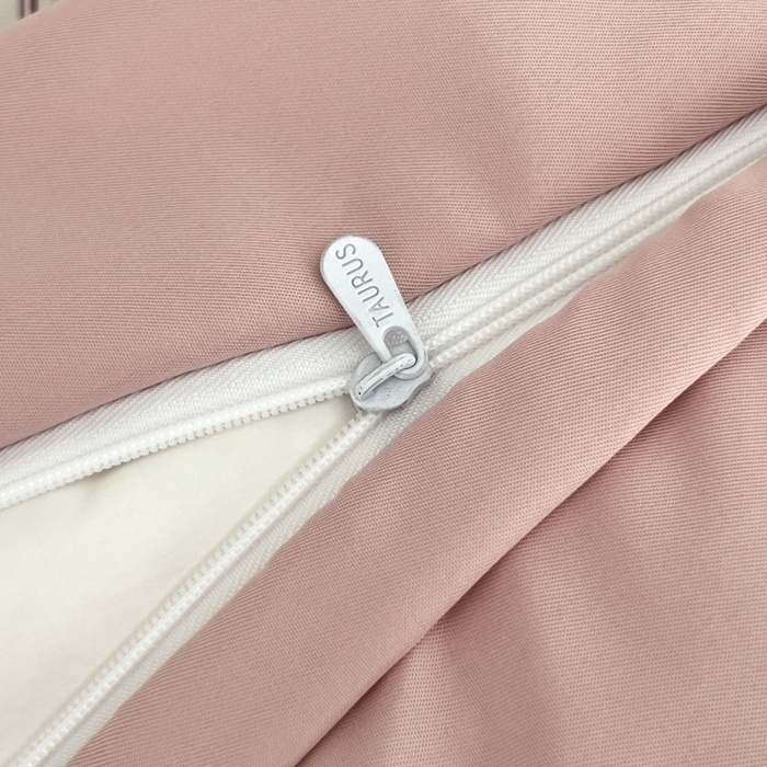 91家纺网 家纺一手货源 找家纺 金牛座家纺 2026新款高克重细斜纹丝柔质感亲肤数码印花宽边四件套-叶舞系列 叶舞-浅豆沙