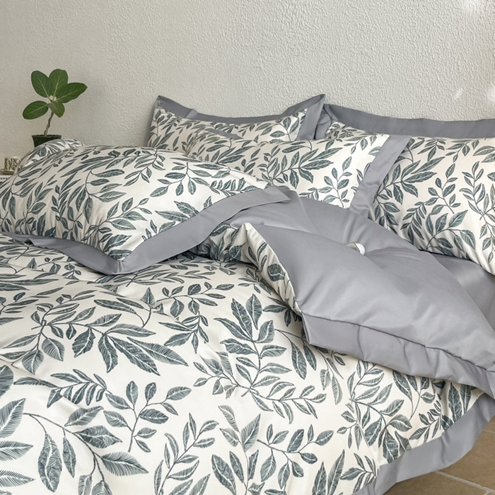 91家纺网 家纺一手货源 找家纺 金牛座家纺 2026新款高克重细斜纹丝柔质感亲肤数码印花宽边四件套-叶舞系列 叶舞-灰