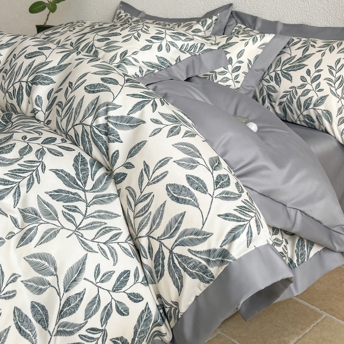 91家纺网 家纺一手货源 找家纺 金牛座家纺 2026新款高克重细斜纹丝柔质感亲肤数码印花宽边四件套-叶舞系列 叶舞-灰