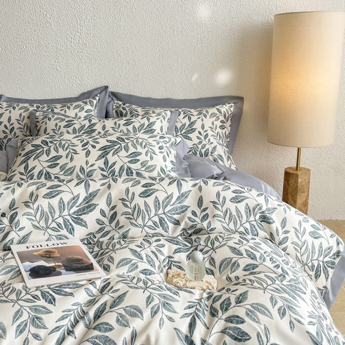 91家纺网 家纺一手货源 找家纺 金牛座家纺 2026新款高克重细斜纹丝柔质感亲肤数码印花宽边四件套-叶舞系列 叶舞-灰