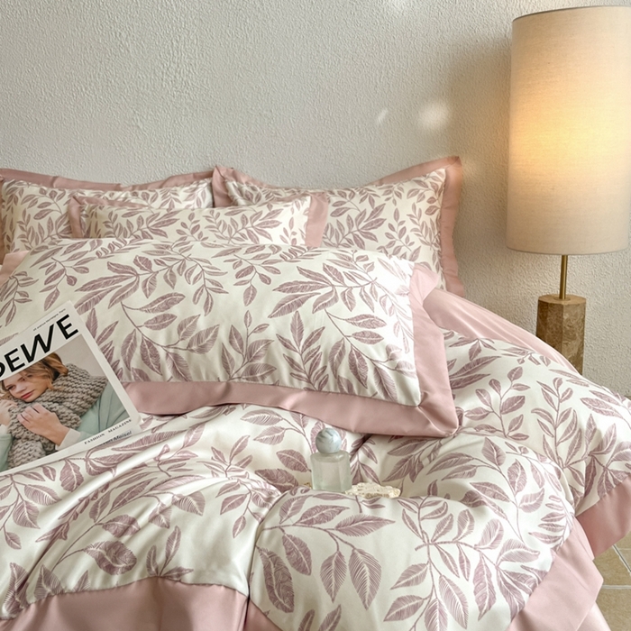 91家纺网 家纺一手货源 找家纺 金牛座家纺 2026新款高克重细斜纹丝柔质感亲肤数码印花宽边四件套-叶舞系列 叶舞-浅豆沙