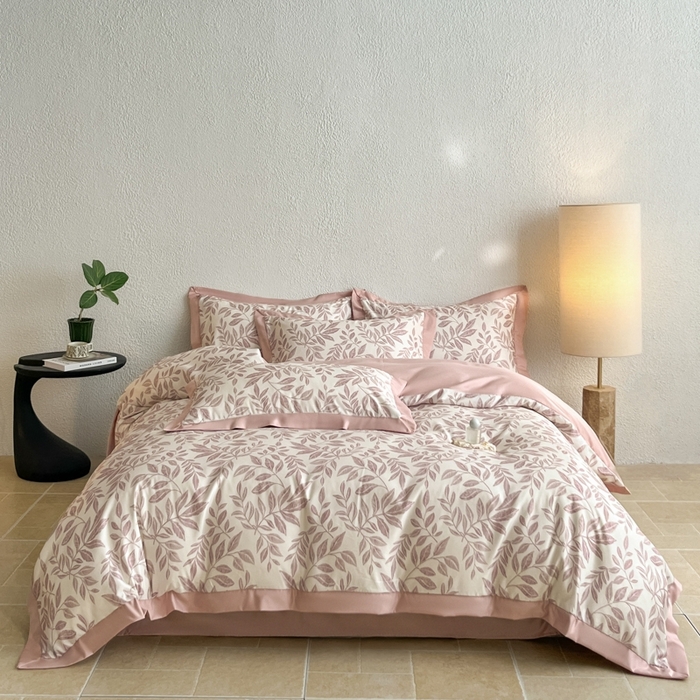 91家纺网 家纺一手货源 找家纺 金牛座家纺 2026新款高克重细斜纹丝柔质感亲肤数码印花宽边四件套-叶舞系列 叶舞-浅豆沙