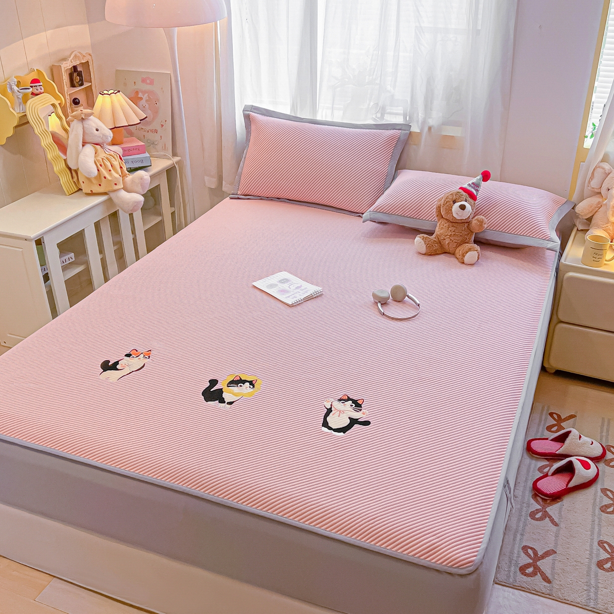 91家纺网 家纺一手货源 找家纺 （总）多乐家纺 2026新款PE提花斜纹凉感豆豆卡通刺绣大包边复合凉席