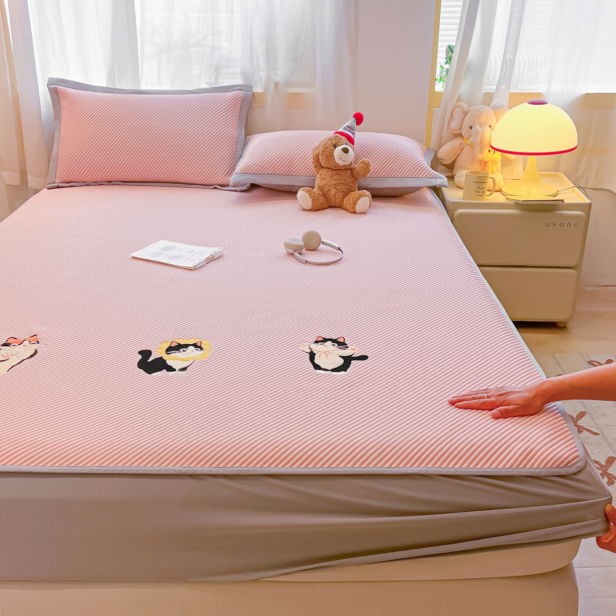 91家纺网 家纺一手货源 找家纺 多乐家纺 2025新款超柔加厚有氧提花针织小竺棉绣花四件套(提供买家秀） 兔兔-白蓝